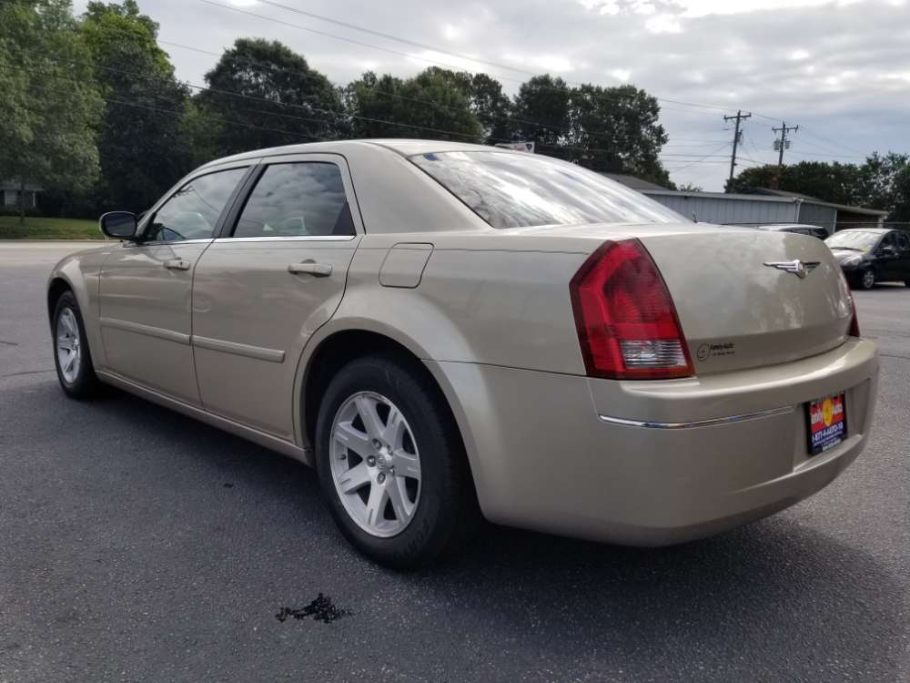 Chrysler 300, 300C 2006 Gold